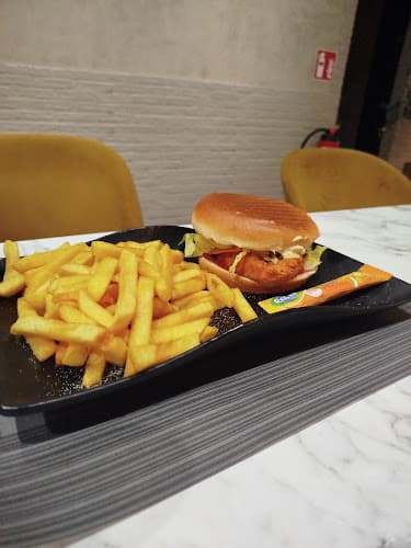 Mouncho's, Pasta’s & Burgers in Rotterdam